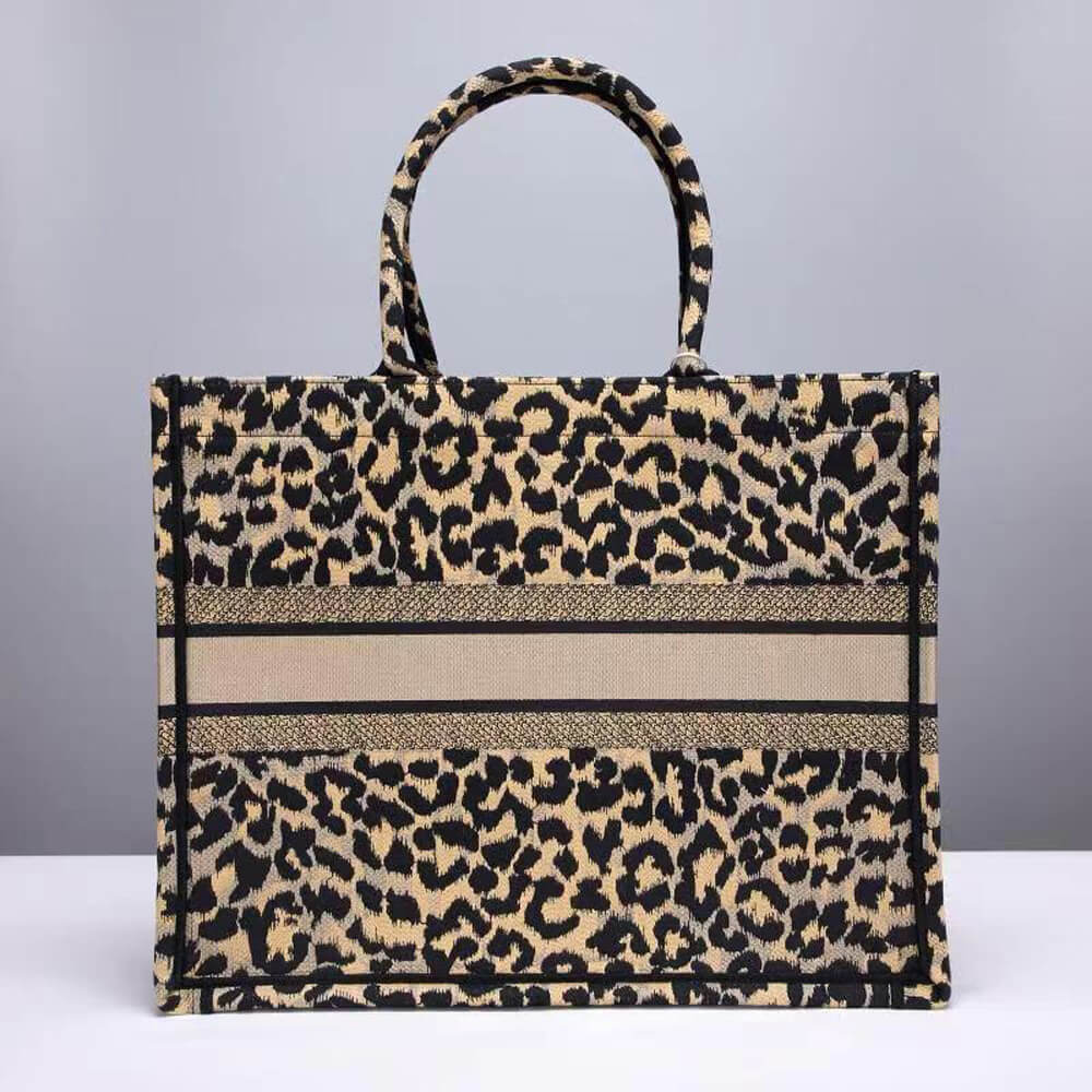 large D*or book tote