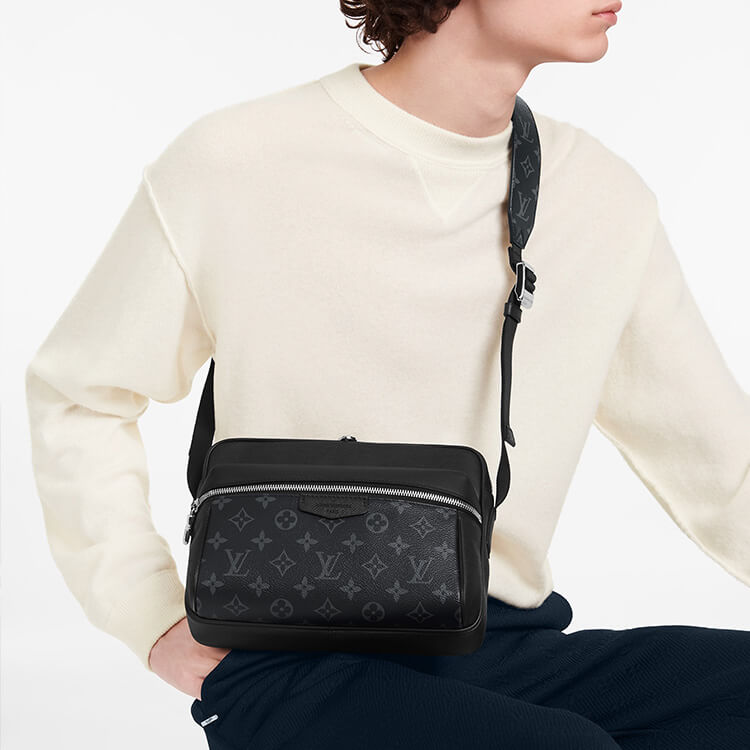LV Outdoor Messenger