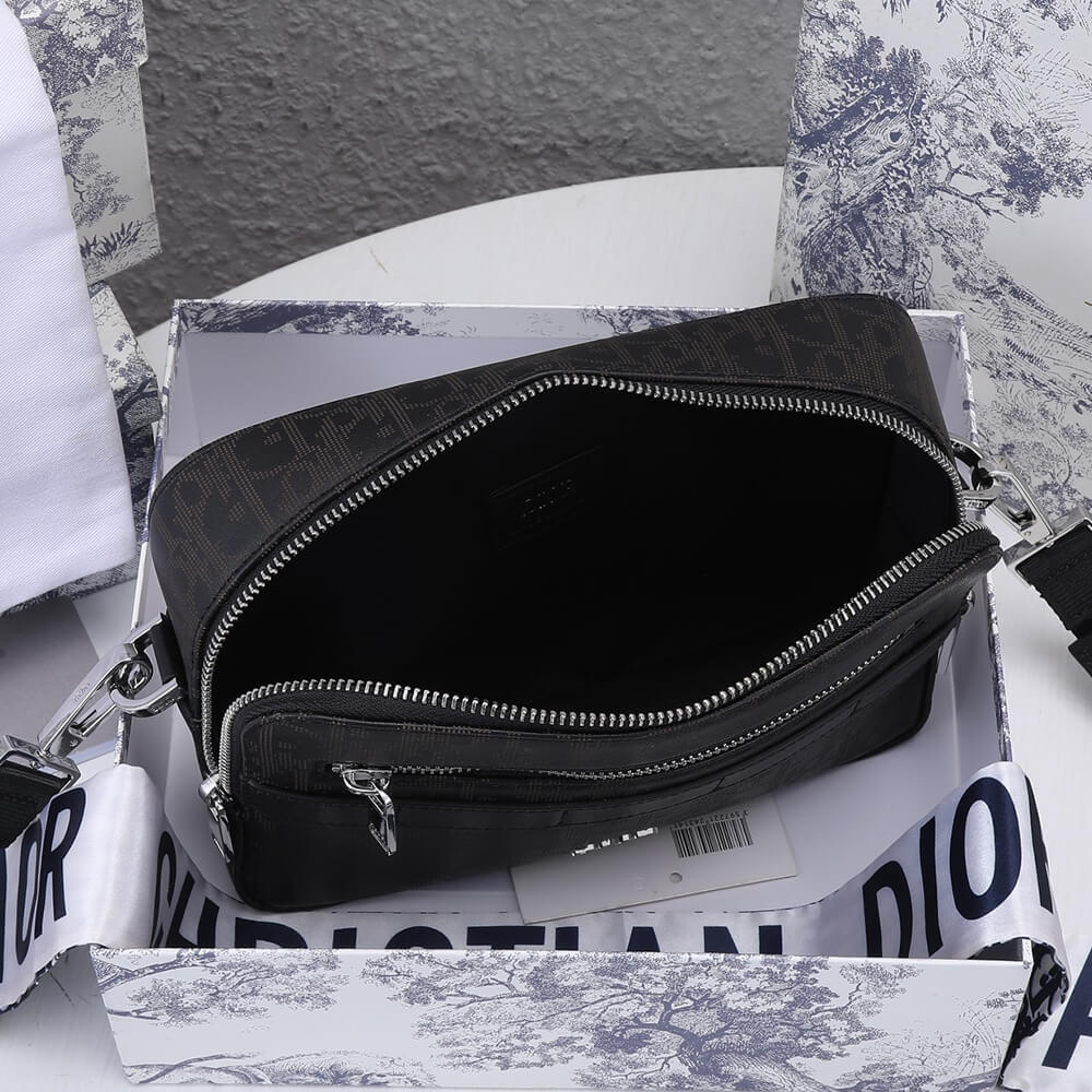 D*or safari messenger bag
